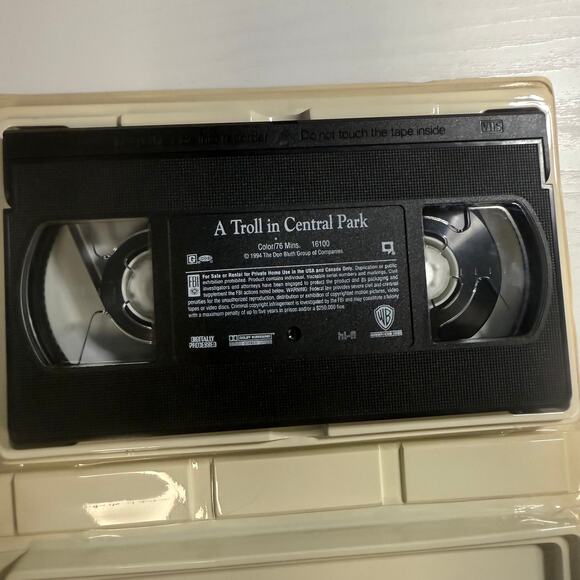 A Troll in Central Park VHS 1994 Don Bluth Movie Tested Works Clamshell - Picture 3 of 3